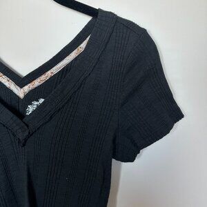 Women's Slim Fitted V-Neck Tee